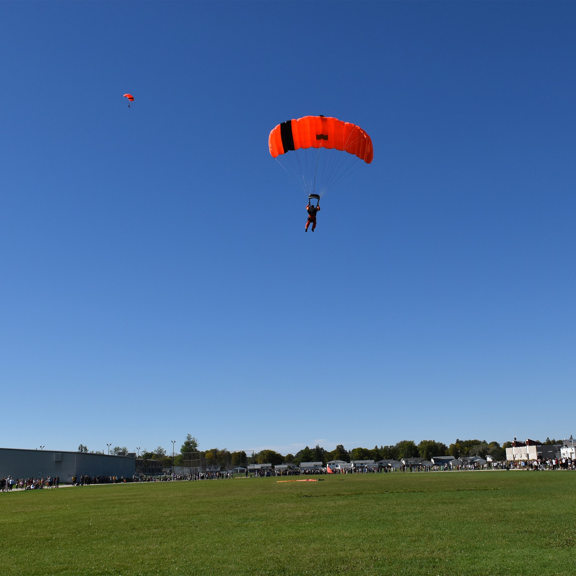 DSC_0162_nearground_square.jpg
