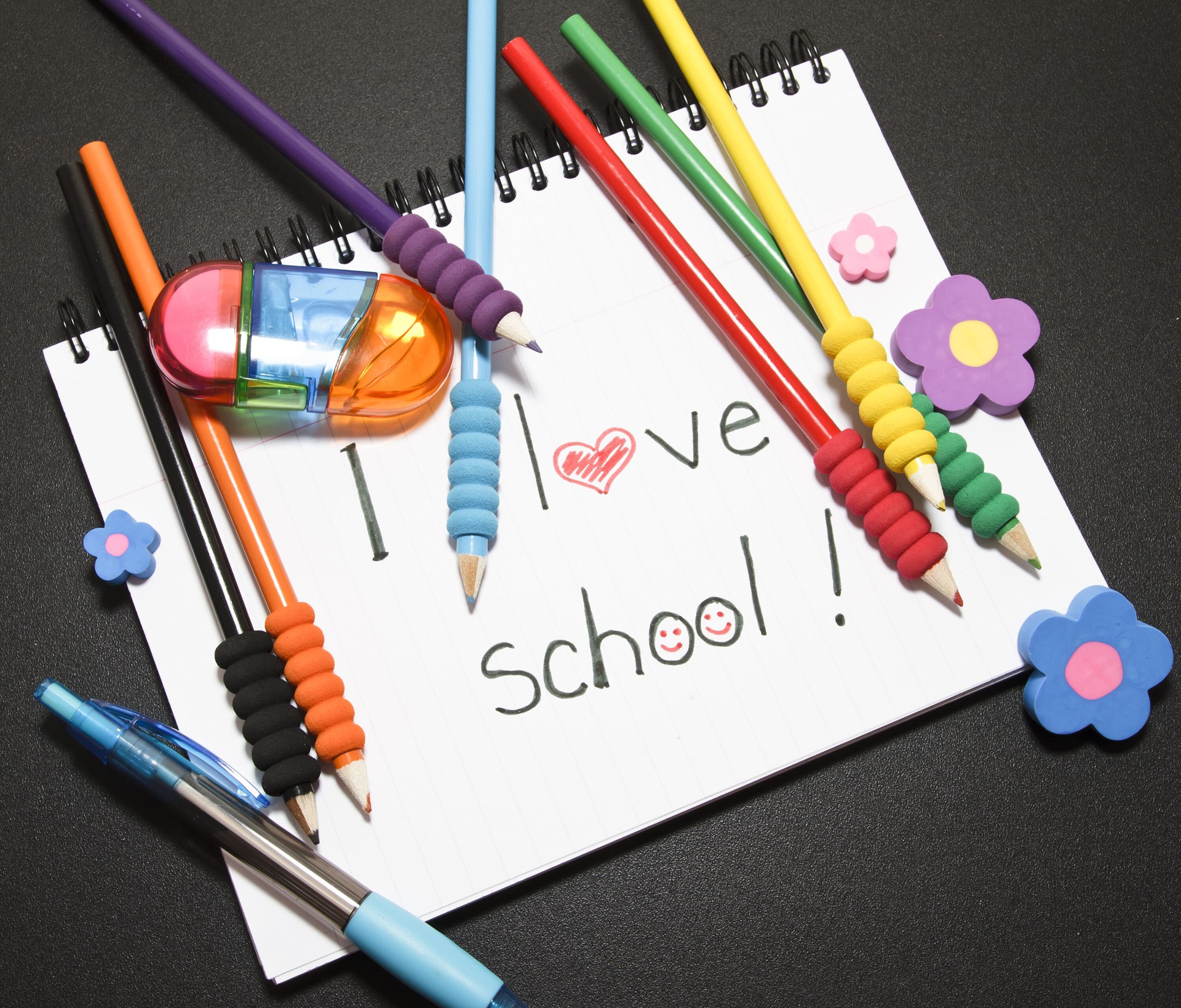 schoolsupplylistcanstockphoto26513974.jpg
